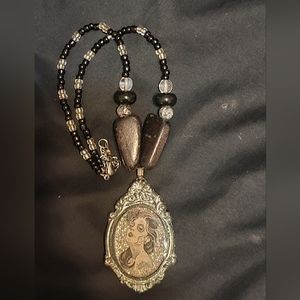 Handmade gorgeous silver and glitter skull cameo necklace